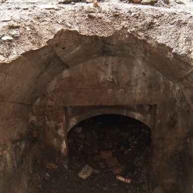 В Черняховске ремонтировали здание, а нашли подземный ход