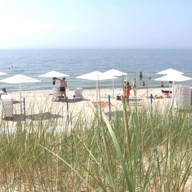 На пляже под Балтийском было по-настоящему жарко: конфликт отдыхающих закончился применением травматического оружия