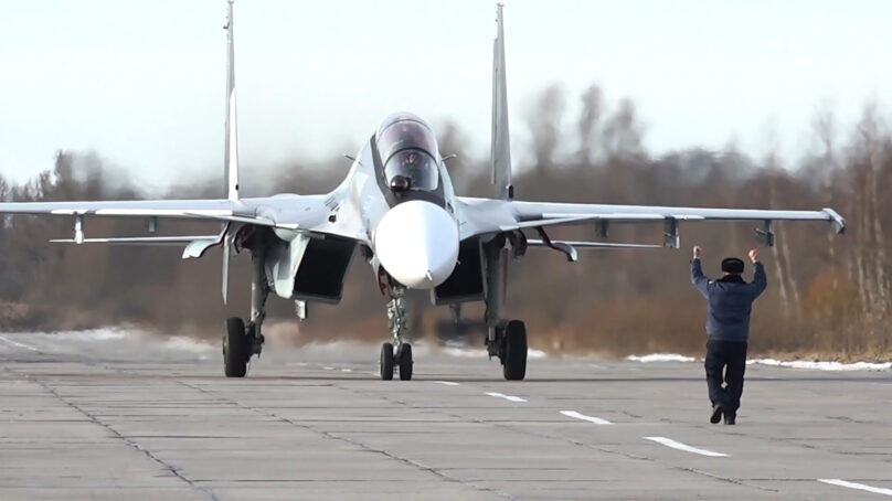Истребители Су-27 Балтфлота провели учебные воздушные бои