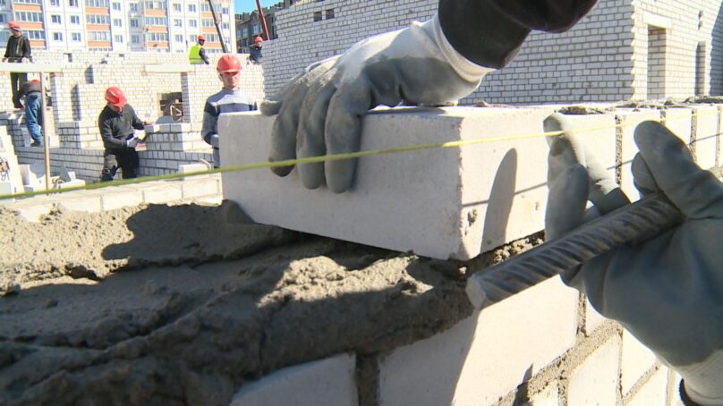 Алиханов прокомментировал ситуацию с цементом в Калининградской области