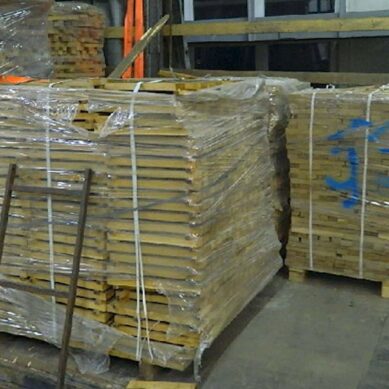 Около 20 тонн дубовой доски пытались провезти незаконно в Литву