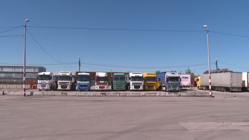 Накануне через таможенные посты в регион въехали 289 грузовых автомобилей и 16 ж/д составов