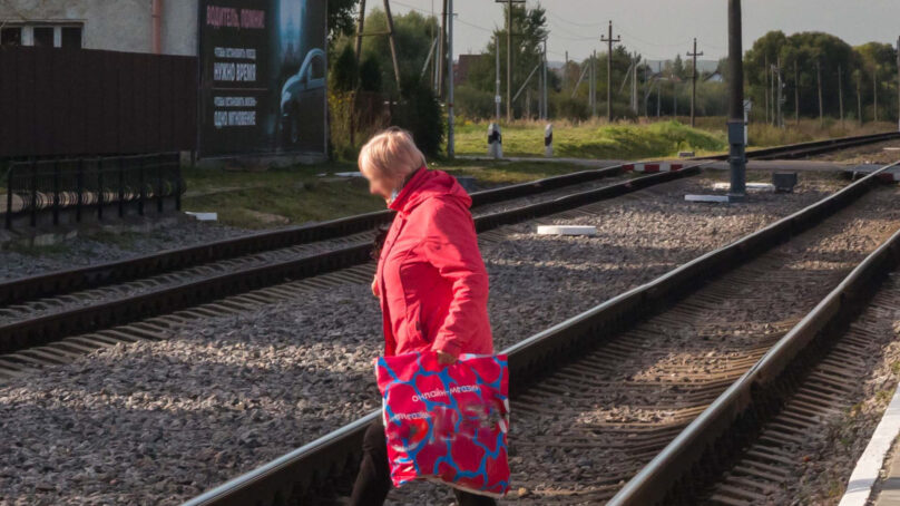 Ограждение возле двух участков пути будет установлено на КЖД в 2022 году.