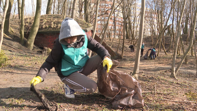 Гусевские волонтеры провели уборку на воинском захоронении восточнее Подгоровки