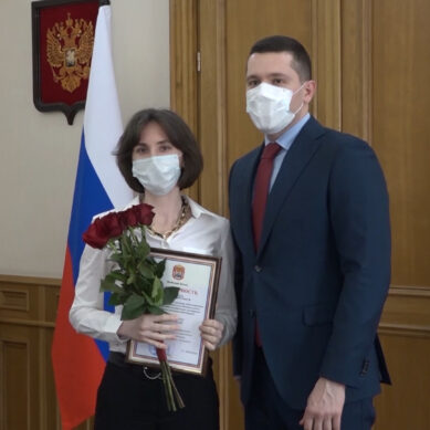 Губернатор Антон Алиханов наградил учителей-новаторов