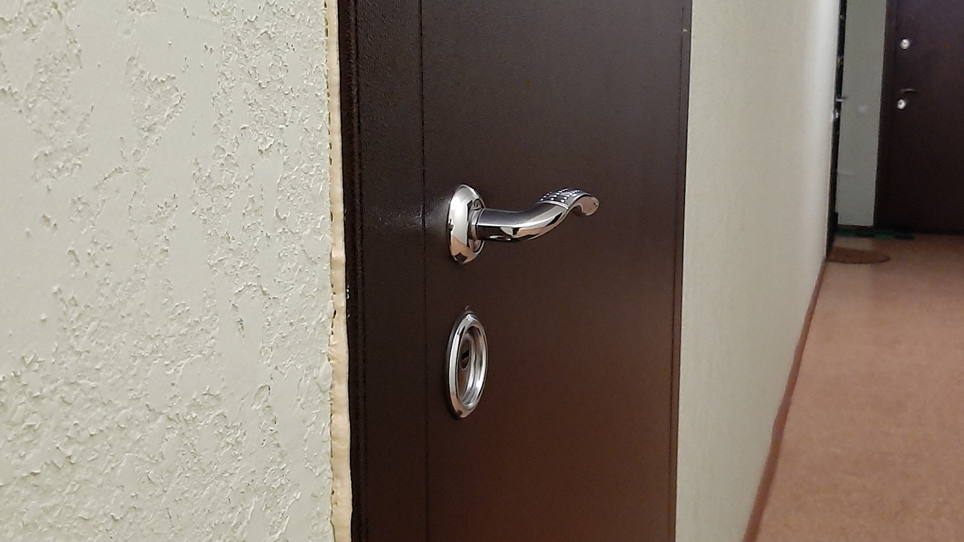 Жительница Черняховска забыла запереть дверь и обнаружила в прихожей ...