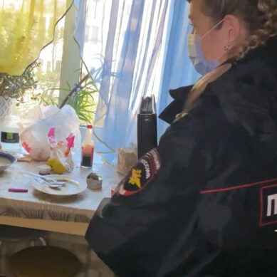 Калининградские полицейские спасли стоящего у окна малолетнего ребёнка