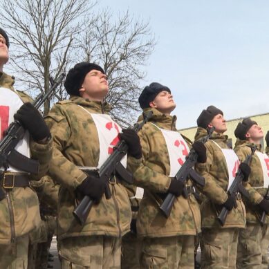 Военнослужащие Росгвардии в Калининграде тренируют прохождение в парадной колонне в День Победы