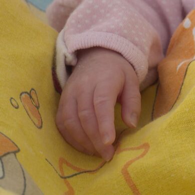 За первые шесть месяцев в органах ЗАГС зарегистрировано 4270 новорождённых