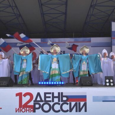Центральный парк Калининграда украсили шатры кочующего фестиваля «Манящие миры»