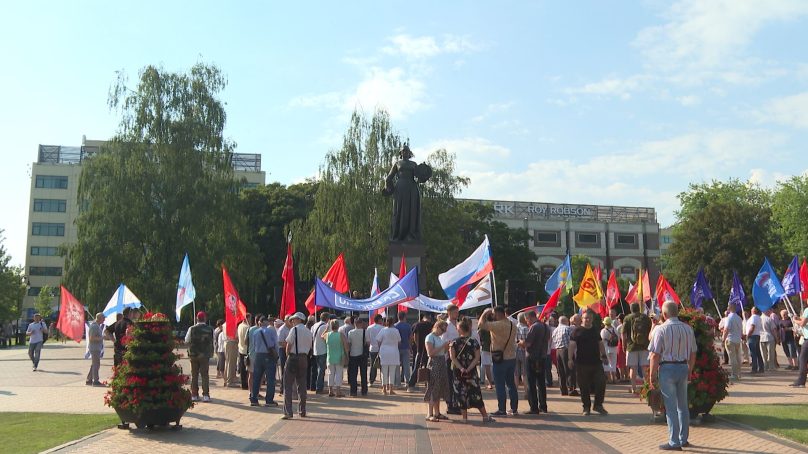 «Мы вместе» в Калининграде. У памятника «Родина-мать» состоялась акция в поддержку российских военнослужащих