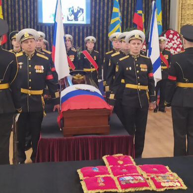 В Калининграде проходит церемония прощания с третьим губернатором и бывшим командующим Балтийским флотом Владимиром Егоровым