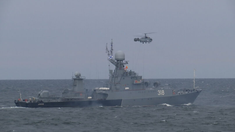 Корабли Балтийского флота уничтожили субмарину условного противника