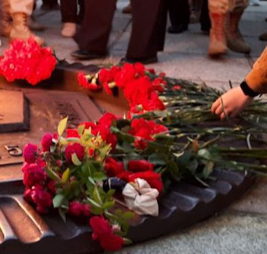 В Калининграде возложили цветы и зажгли свечи в память о погибших