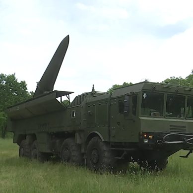 ОТРК «Искандер» отработали нанесение ракетных ударов по «противнику» под Калининградом
