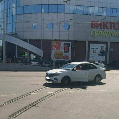 В Калининграде на проспекте Калинина мужчина упал со скутера и попал под колёса