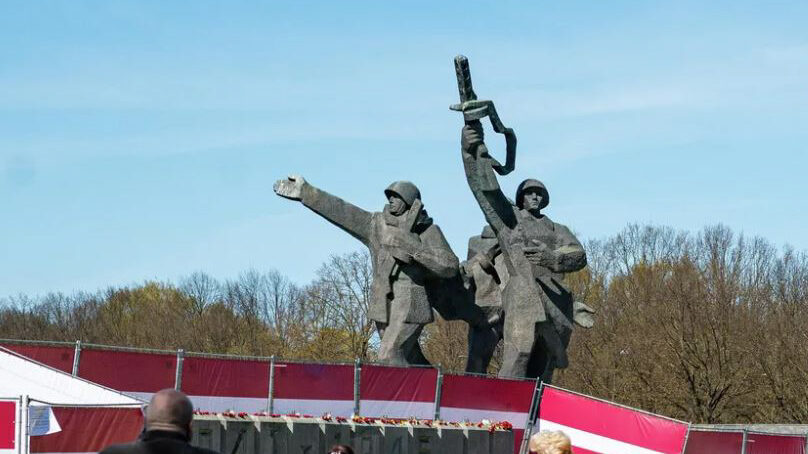 В Литве подготовили рекомендации по сносу памятников советским воинам