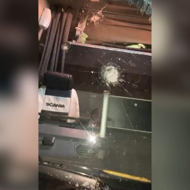 Стреляют по лобовым стёклам! В Литве участились случаи нападения на калининградских дальнобойщиков