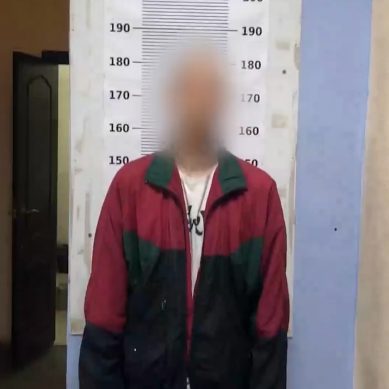 19-летнего калининградца, пытавшегося зарезать отдыхавших у бара, задержали. Подробности истории