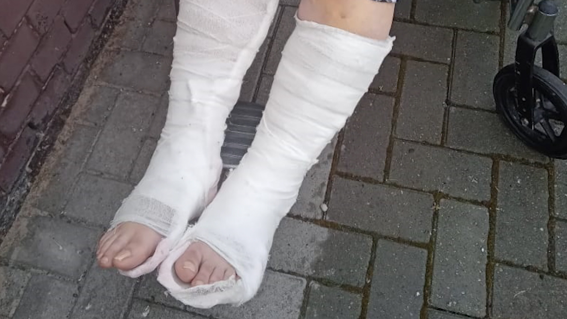Девушка зажала грабителя между ног и заставила визжать от боли :: Происшествия :: kingplayclub.ru
