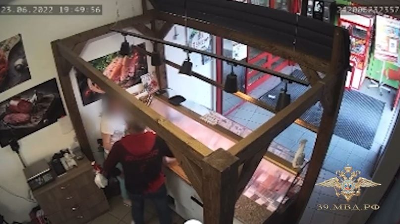 В Черняховске мужчина с ножом угрожал своей жене