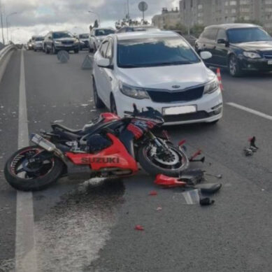 Мотоциклист в Калининграде совершил ошибку на дороге и пострадал