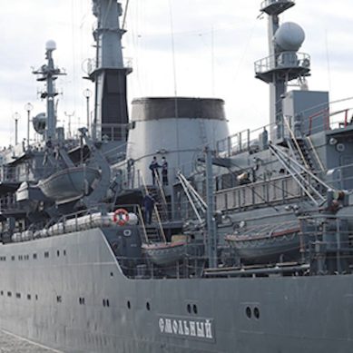 Учебный корабль «Смольный» вышел из Кронштадта в Балтийск. Он пересечёт 4 моря
