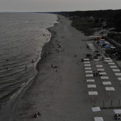 Роспотребнадзор проверил чистоту пляжа в Балтийске после разлива нефти