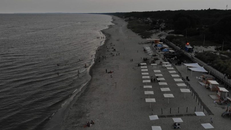 Роспотребнадзор проверил чистоту пляжа в Балтийске после разлива нефти