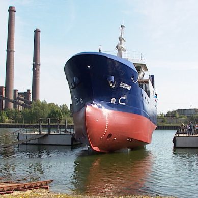 Траулер «Всеслав» вышел на ходовые испытания в Калининградский морской канал