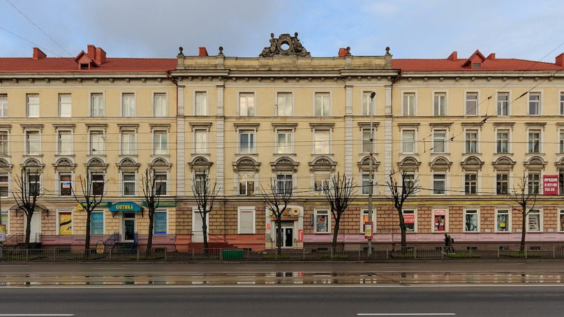 В Калининграде на дом-памятник на Ленинском установят новую скульптуру  