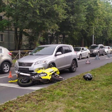 В Калининграде на Невского мотоцикл столкнулся с машиной