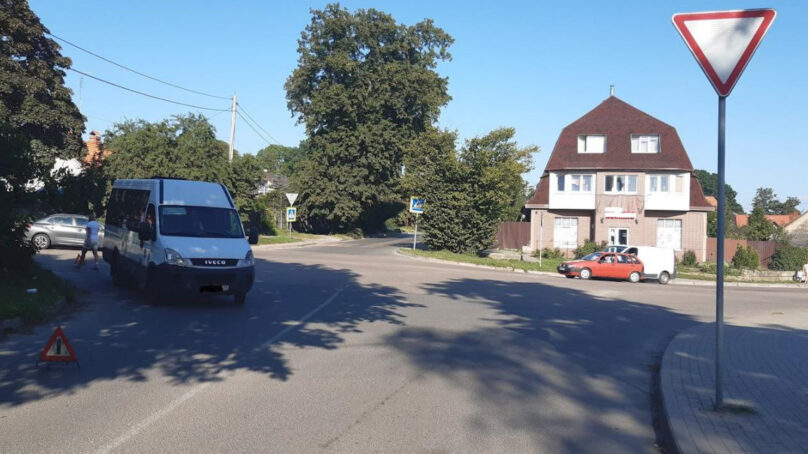 В Балтийске ребёнок попал под колёса микроавтобуса