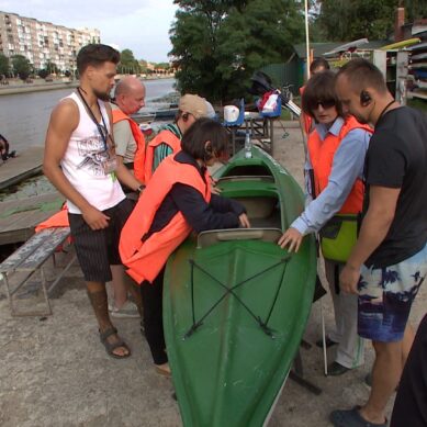 «Река города К»: слабовидящие калининградцы преодолели 10 км на байдарках по Преголе