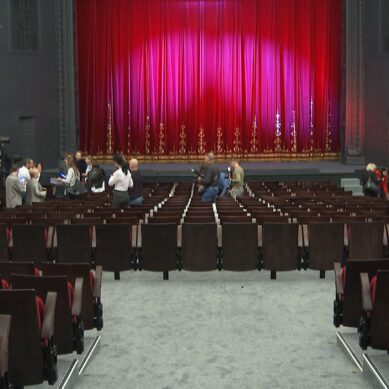 Зрительный зал калининградской драмы преобразился в преддверии старта нового театрального сезона