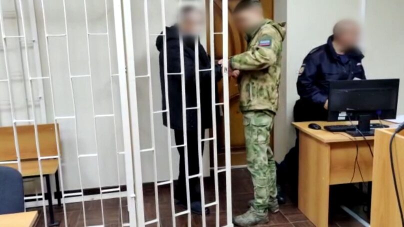 Суд отправил под стражу подозреваемого в убийстве двух мужчин в Славском районе