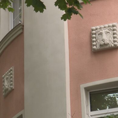 Львы, колодцы, немецкие порталы. На проспекте Мира по очереди восстанавливают дома