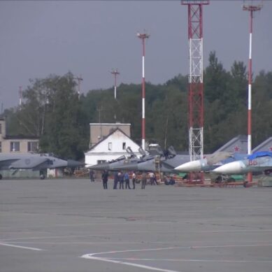 Истребители МиГ-31 провели учения по нанесению ударов по технике условного противника