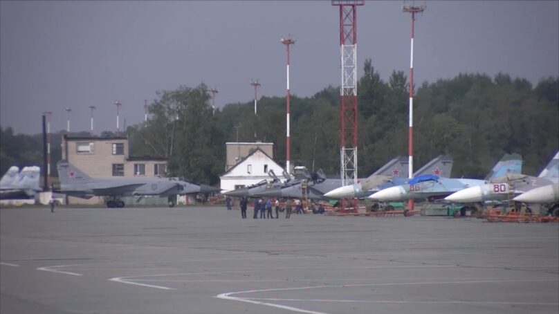 Истребители МиГ-31 провели учения по нанесению ударов по технике условного противника