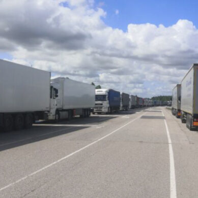 На границе очередь: 60 машин ожидают выезда в Литву