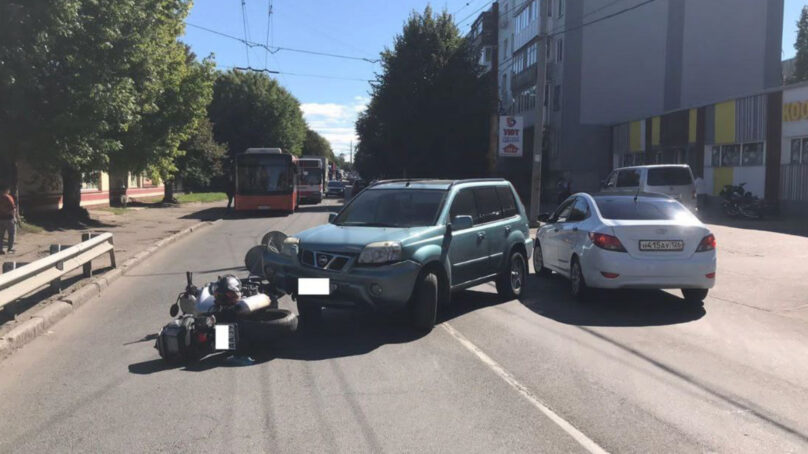 В Калининграде произошло столкновение автомобиля и мотоцикла