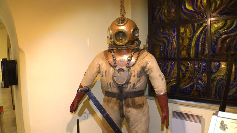 Немецкий зимний водолазный костюм конца XIX века представили в Музее янтаря