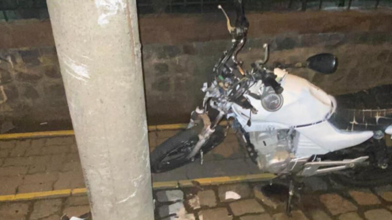 В Калининграде ночью 20-летний парень на мотоцикле влетел в уличный фонарь