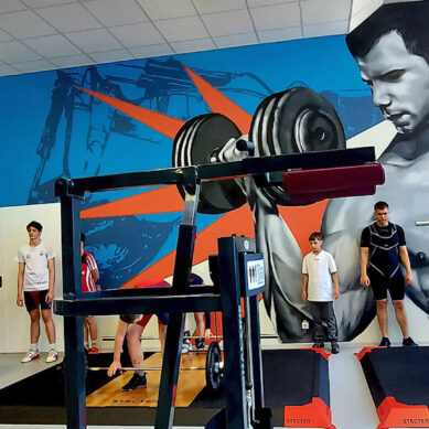 В спорткомплексе в парке Южном открыли новое отделение тяжёлой атлетики. Заниматься там можно бесплатно