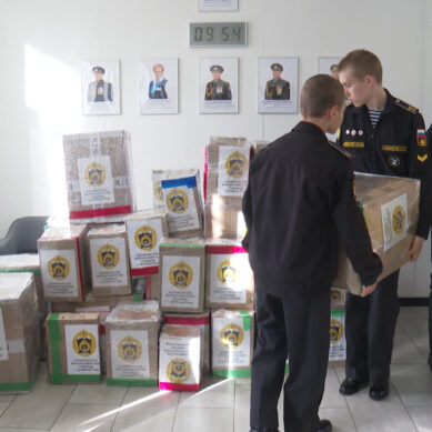 Воспитанники и преподаватели филиала Нахимовского училища в Калининграде присоединились к акциям по сбору помощи военнослужащим