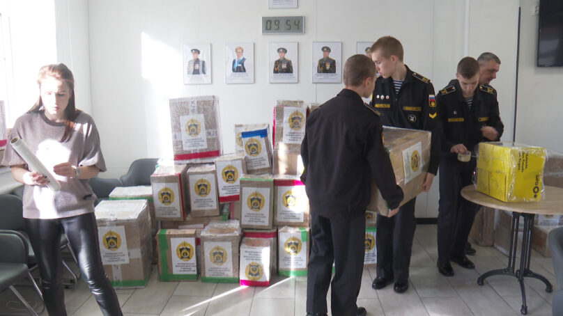 Воспитанники и преподаватели филиала Нахимовского училища в Калининграде присоединились к акциям по сбору помощи военнослужащим