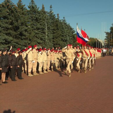 Школьники Калининграда сегодня в торжественной обстановке принесли свою первую клятву и получили звание юнармейцев