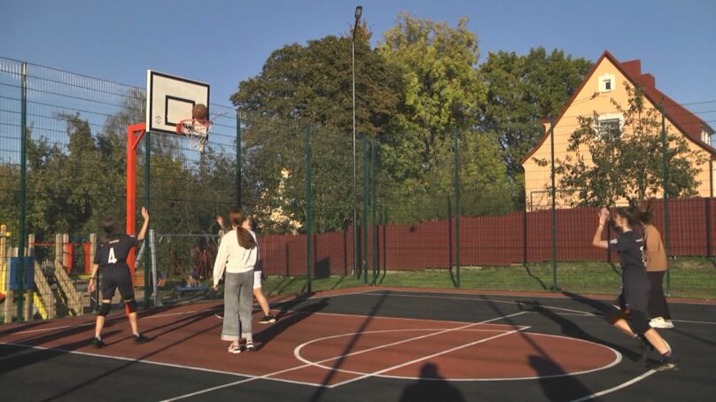 В Советске открылась площадка, на которой можно проводить матчи по волейболу и баскетболу