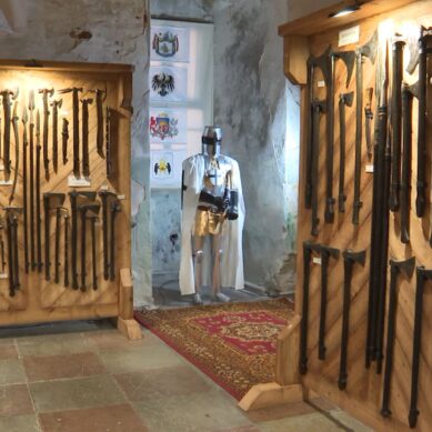 Тевтонские мечи, оружие сарматов, скифов, готов и римлян. В замке Тапиау — новая экспозиция