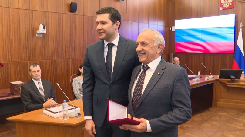Алиханов вручил медали жителям региона, которые внесли вклад в социально-экономическое развитие области